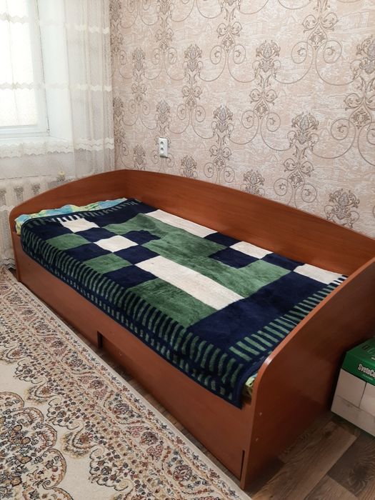 Продам односпальную кровать со шкафом