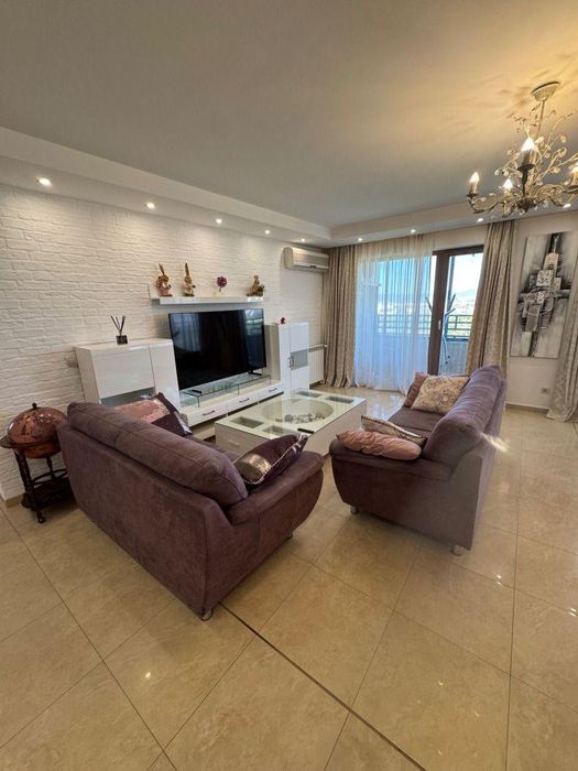 Дава се под наем Тристаен апартамент в София, Студентски град - 146 кв.м за 1124 € - Снимка #1