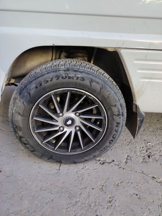 R13 diska balon holati zoʻr chaqa chuqa joyi yoʻq balon holatiyam zoʻr