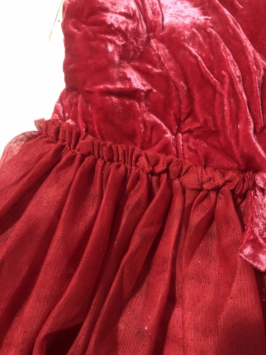 Платье праздничное на девочку лет 7-8-9-10