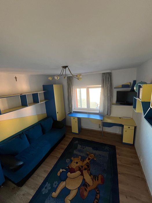 Închiriez apartament trei camere
