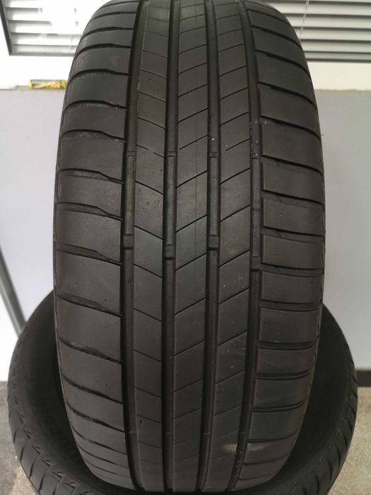 2бр 215/55/17 BRIDGESTONE 6,5мм грайфер дот:20г  +++