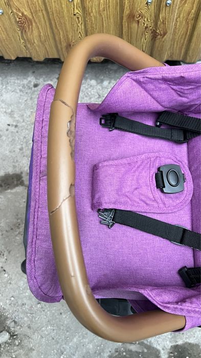 Коляска компактная с нюансом