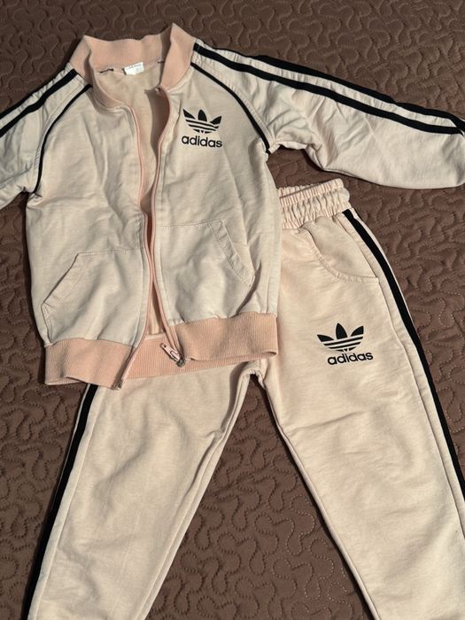 Продам костюмы на девочку