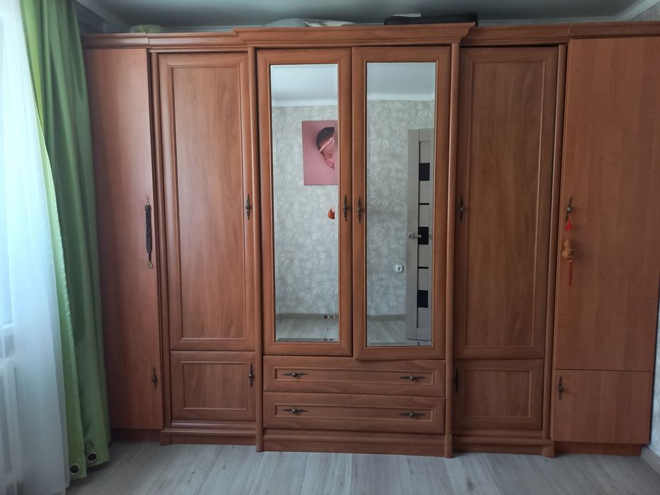 Спальная мебель, плательный шкаф