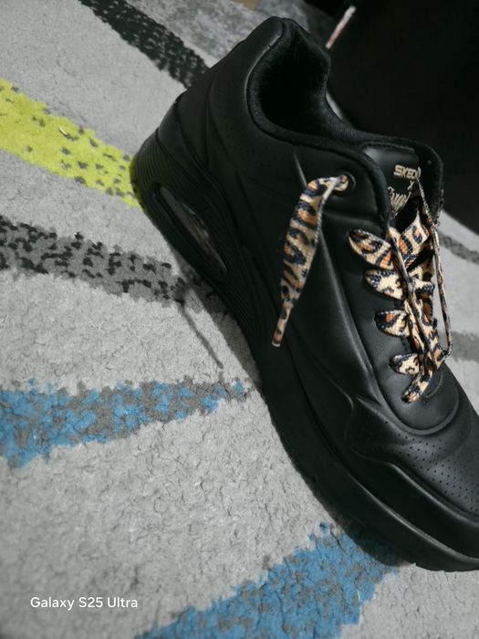 Vând adidasi skechers in colaborare cu snoop dog