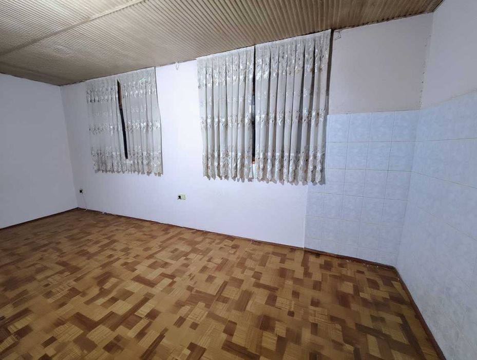 Продается 4 комнатная квартира на Нихи 34000$