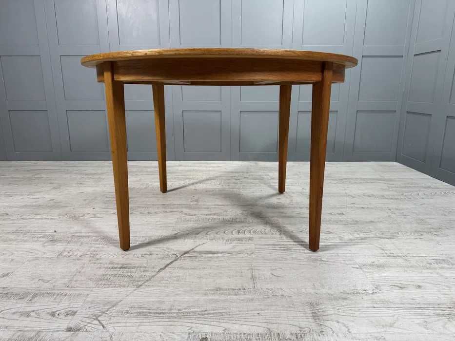 Кръгла, разтегателна трапезна маса от 60-те К109-Д