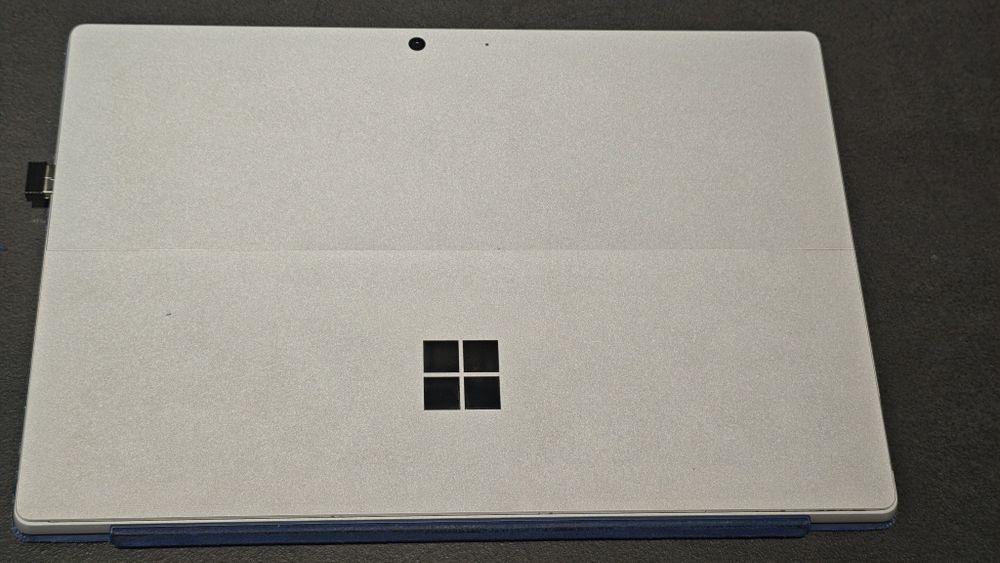 Tableta Windows Surface Pro 7 si laptop Chromebook Acer 513