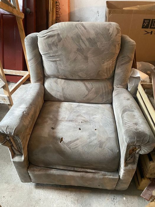 Двери ( парные и отдельные) и кресло