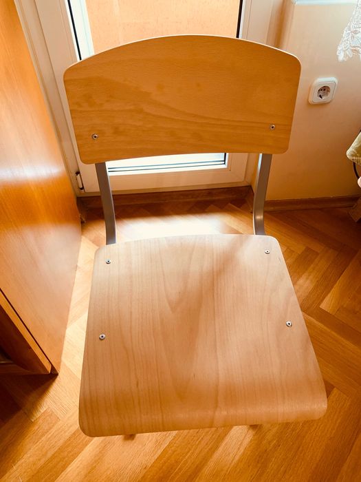 Детски, ученически стол с регулируема височина