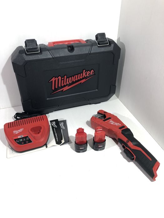 Milwaukee C12 PC pentru debitat țevi