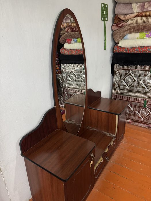 Трюмо требует ремонта