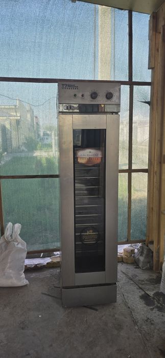 Растойка сотилади.холати зор