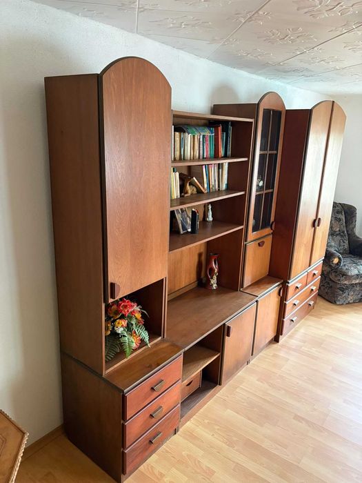 Mobila sufragerie: biblioteca si coltar