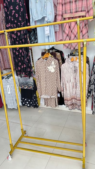 вешалка сотилади