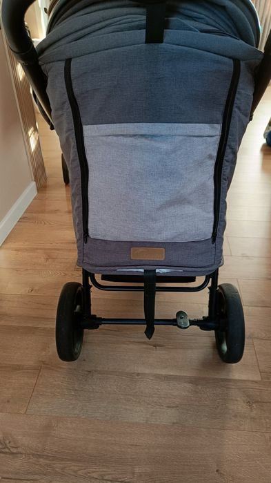 Продам две прогулочные коляски Teknum и Ining bany