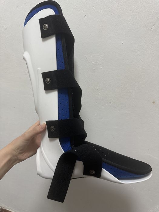 Бандаж на левую ногу