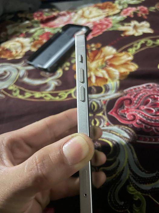 Iphone 12 iCloud ga tushgan