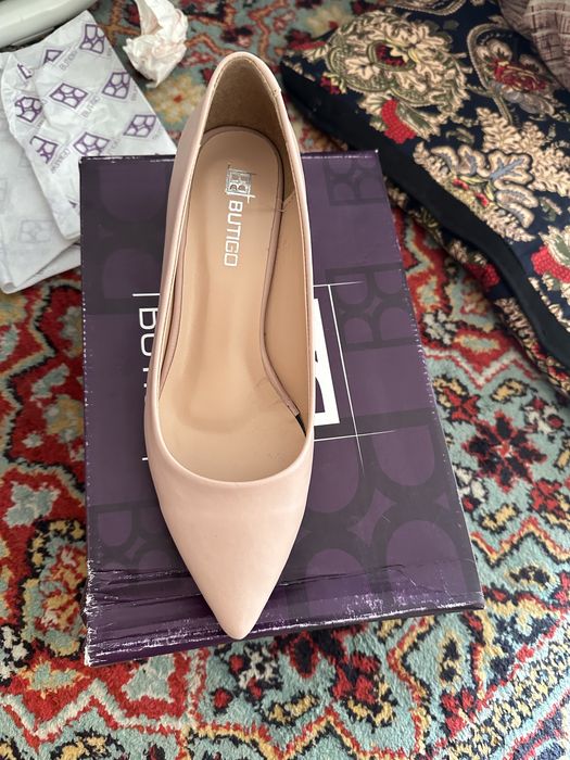 Каблук бежевого цвета 39 размер