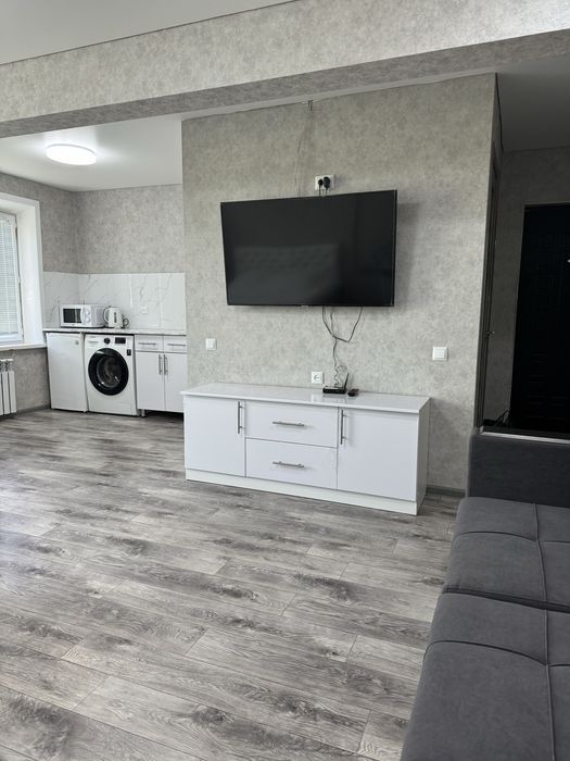 1комнатная на набережной с титаном.До городского пляжа 5-7 мин пешком.