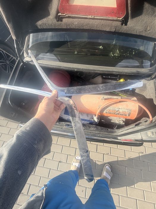 Накладка передний бампер мерс 124