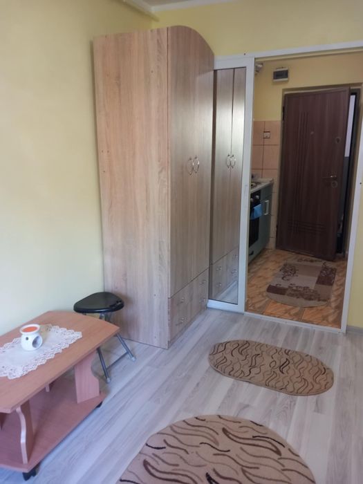 Închiriez garsoniera