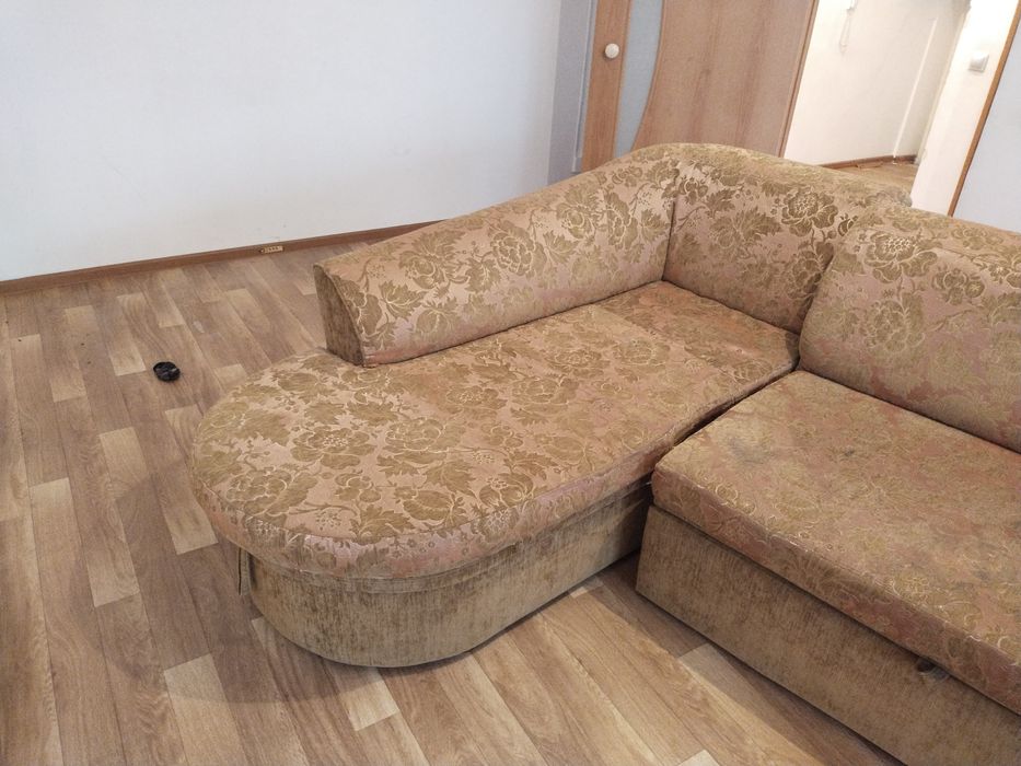 Отдам бесплатно угловой диван