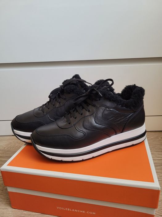 Продам зимние кроссовки