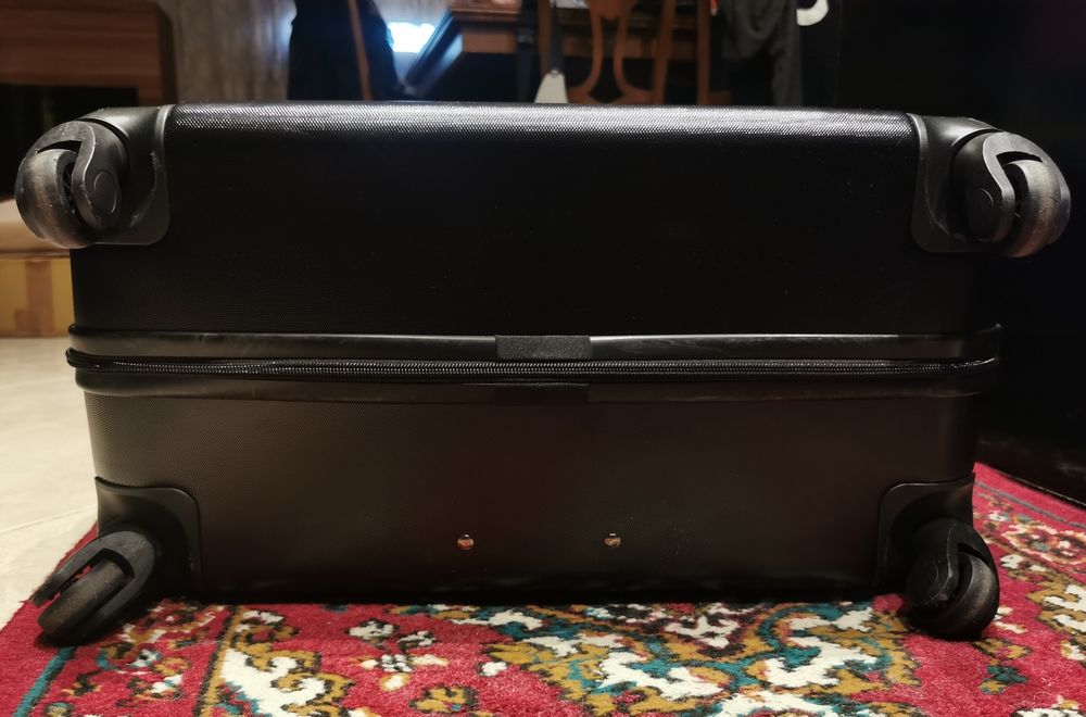 Голям куфар XL 136 литра, с протектор