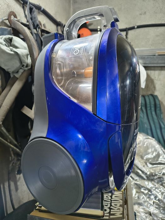 Пылесос  LG 2000 W