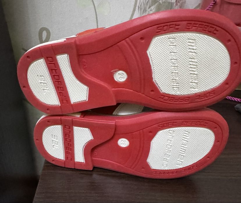 Продам сандали новые