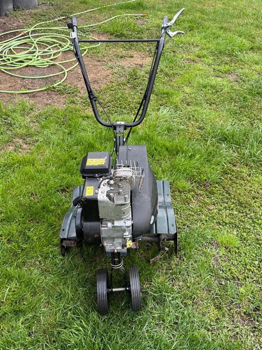 Masina de tuns iarba Motocultor