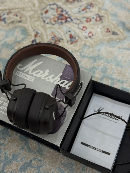 Продаётся беспроводной наушник Marshall