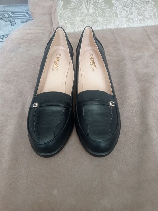 Продам женские туфли