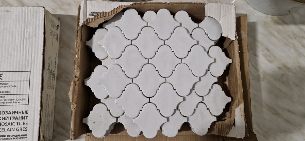 Плитка керамическая арабески белая