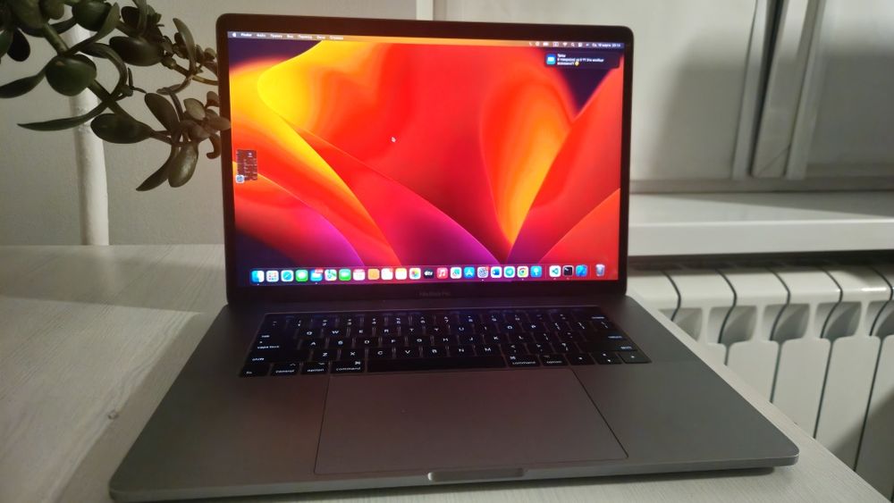 MacBook Pro 15 (2017) i7 / 16GB RAM / 320GB SSD