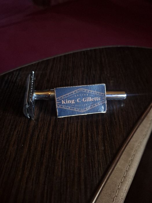 KING .C.GILLETTE lama de ras cu doua capete(double razor) cu finisaj platinat+5 rezerve