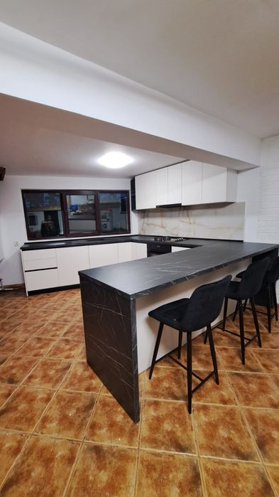 Mobila la comanda si montaj de serie