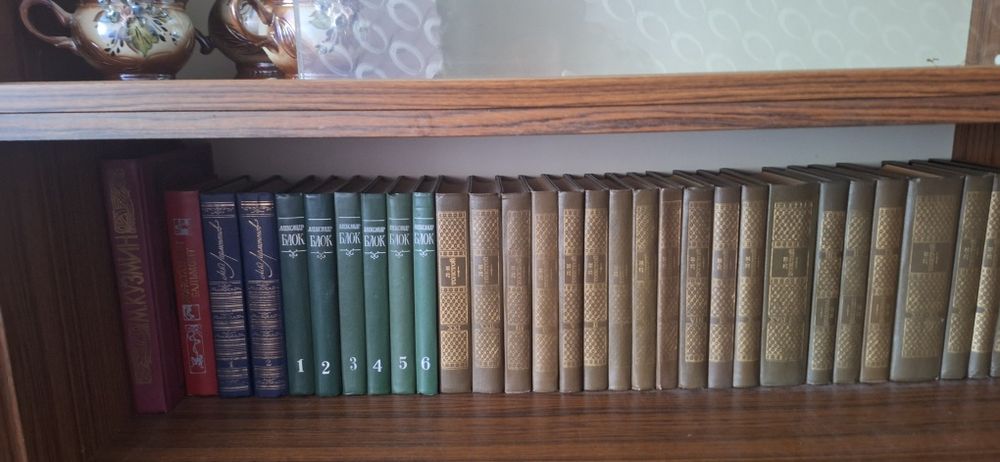 Книжные полки со стеклом