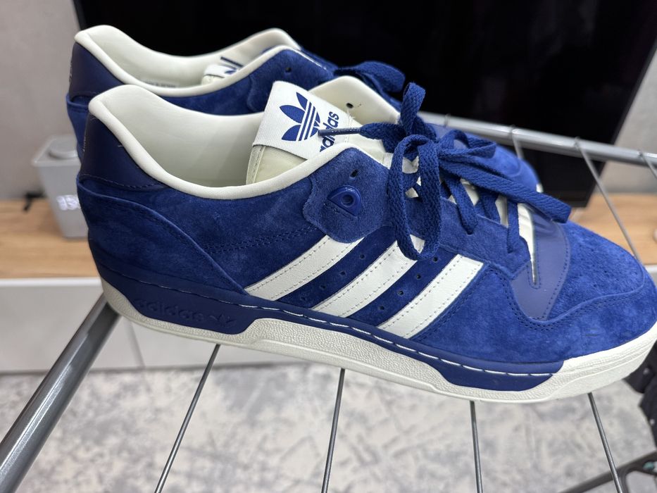 Adidas кроссовки