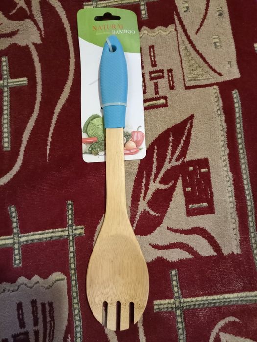 Spatula bambus noua
