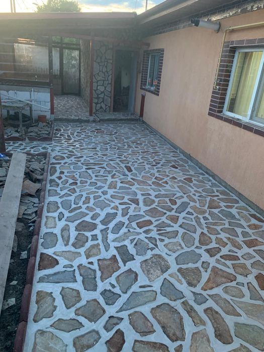 Vând piatra și montez  în toată tara transport gratuit oriunde