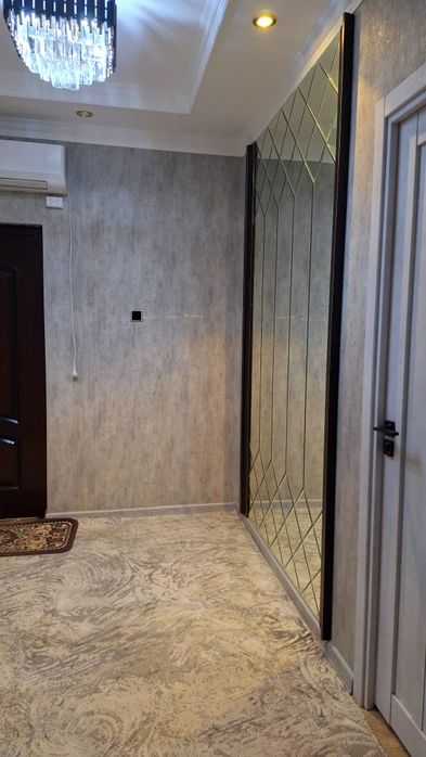 Срочно продаётся 3х комнатна квартира. 8-микрорайон