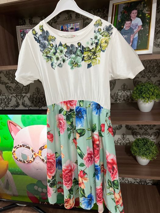 Продам платья на девочку