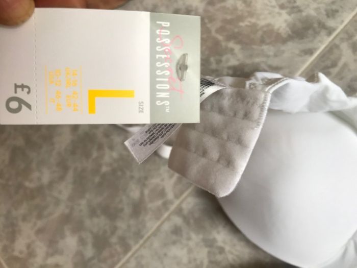 Продавам чисто нов с етикет сутиен размер L