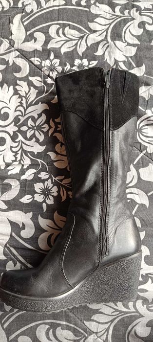 Ботуши от естествена кожа и велур на платформа