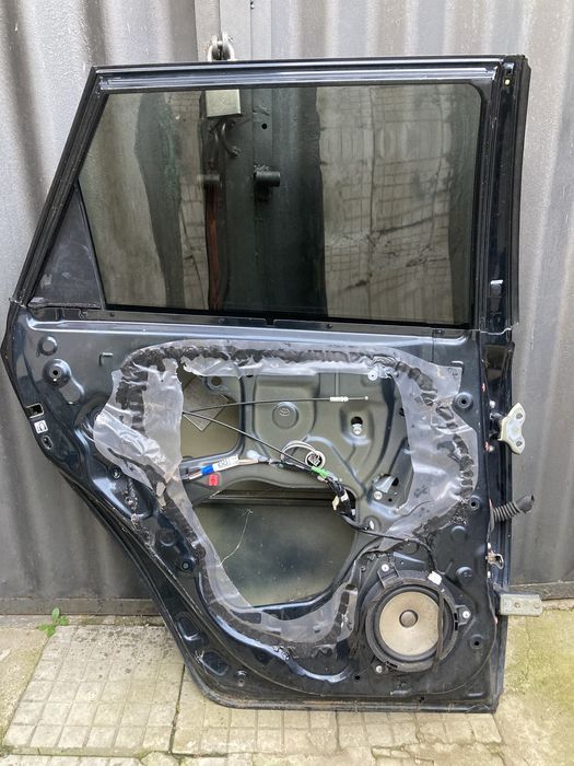 Задна лява врата за тойота аурис комби/Toyota Auris 12-15г