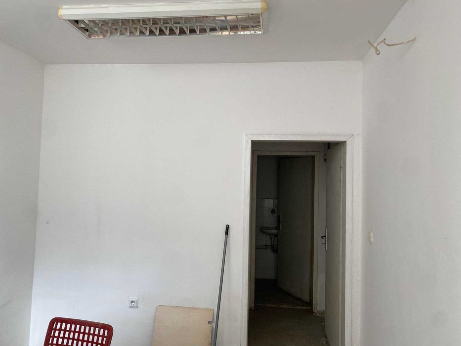 Продава се Магазин в Карлово - 42 кв.м за 1358 €/кв.м - Снимка #2