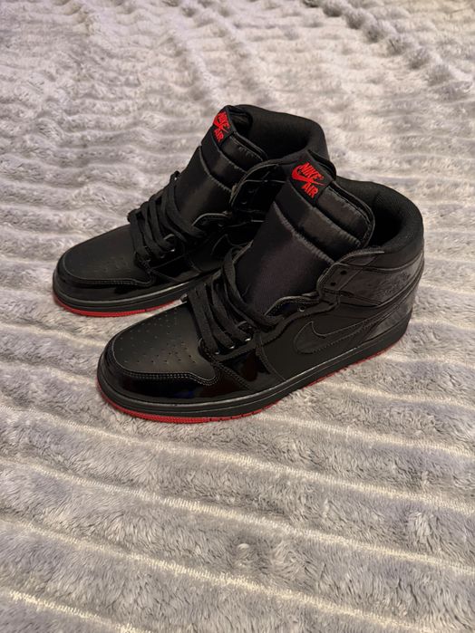 Adidași Jordan 1 high red noir